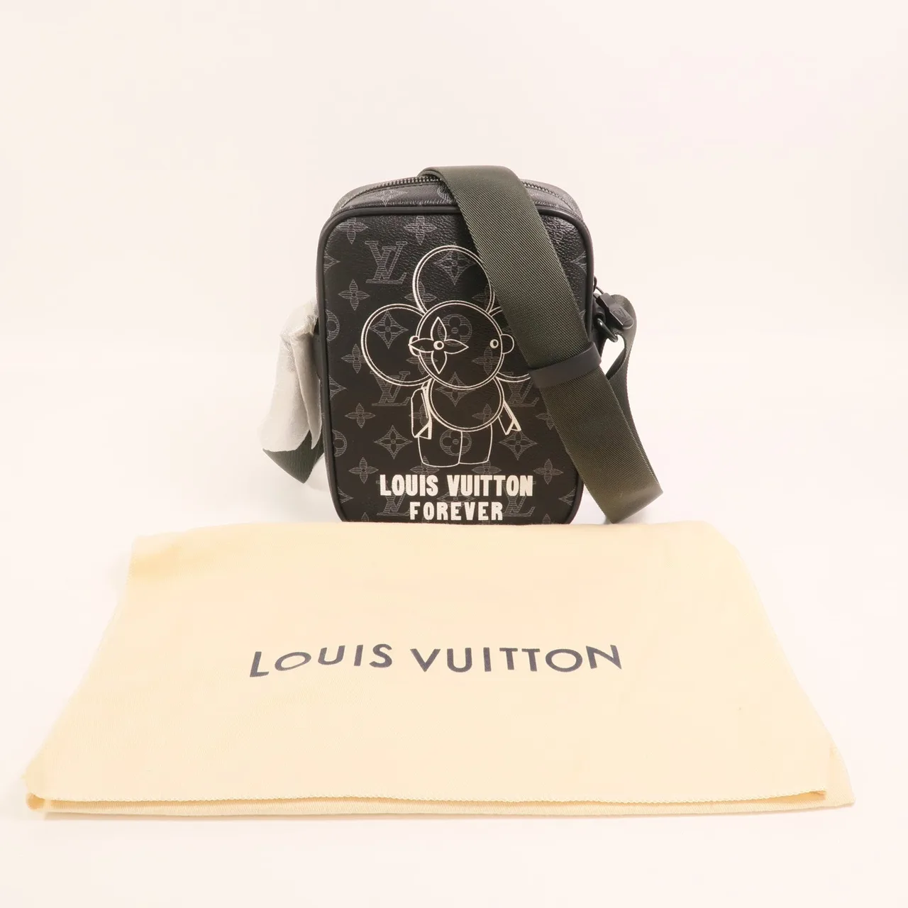 LOUIS VUITTON Vivienne M43677 Shoulder Bag Coated Canvas 黑色 / Black Coated Canvas Like New - Thumbnail 9