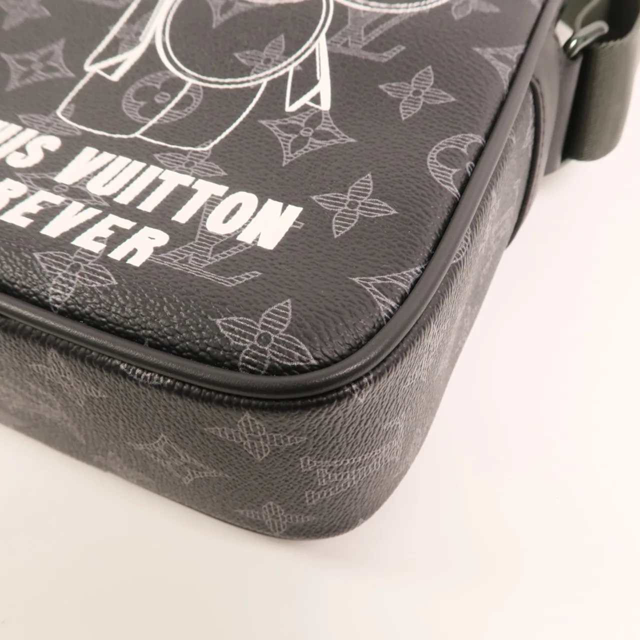 LOUIS VUITTON Vivienne M43677 Shoulder Bag Coated Canvas 黑色 / Black Coated Canvas Like New - Thumbnail 11