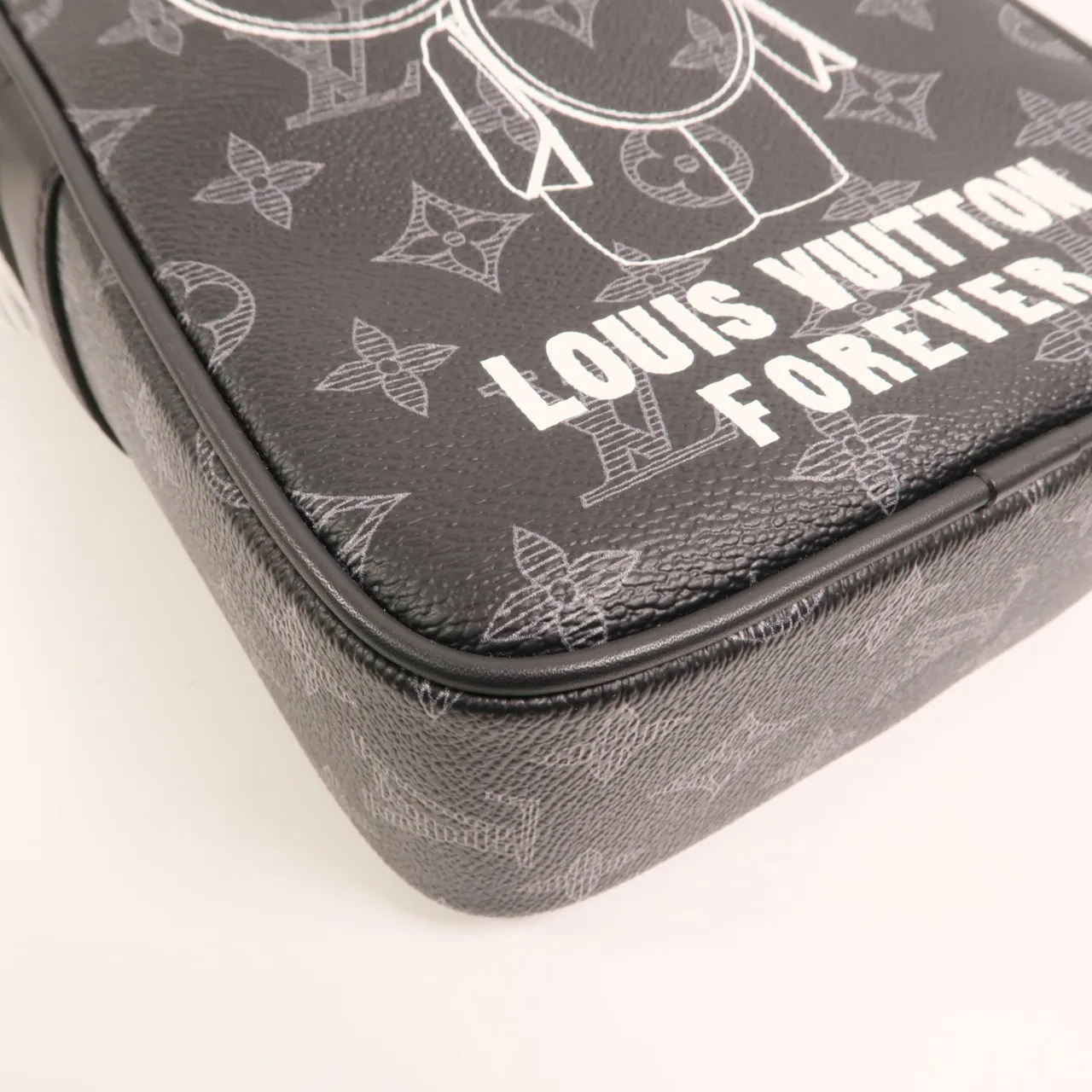 LOUIS VUITTON Vivienne M43677 Shoulder Bag Coated Canvas 黑色 / Black Coated Canvas Like New - Thumbnail 12