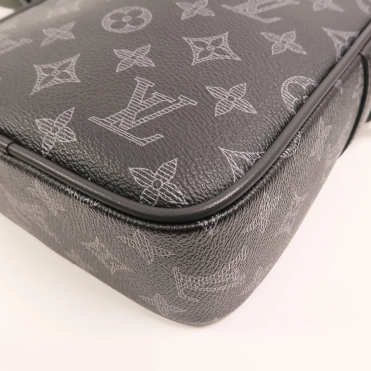 LOUIS VUITTON Vivienne M43677 Shoulder Bag Coated Canvas 黑色 / Black Coated Canvas Like New - Thumbnail 13