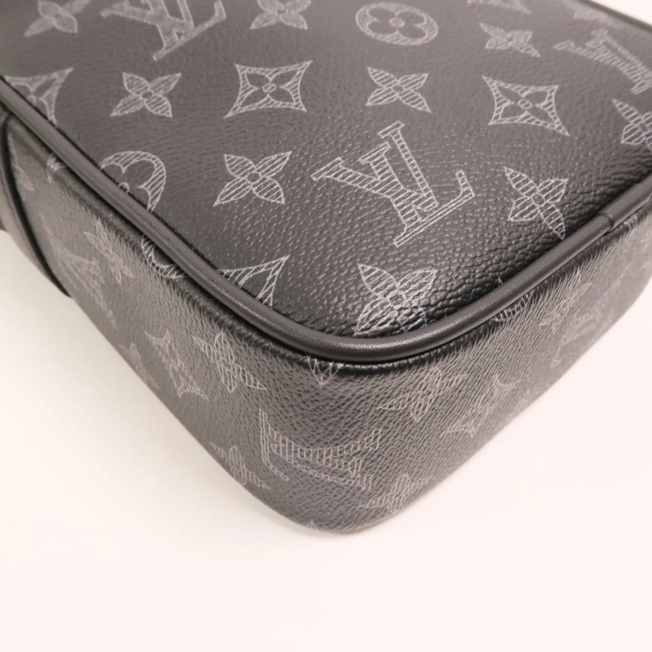 LOUIS VUITTON Vivienne M43677 Shoulder Bag Coated Canvas 黑色 / Black Coated Canvas Like New - Thumbnail 14