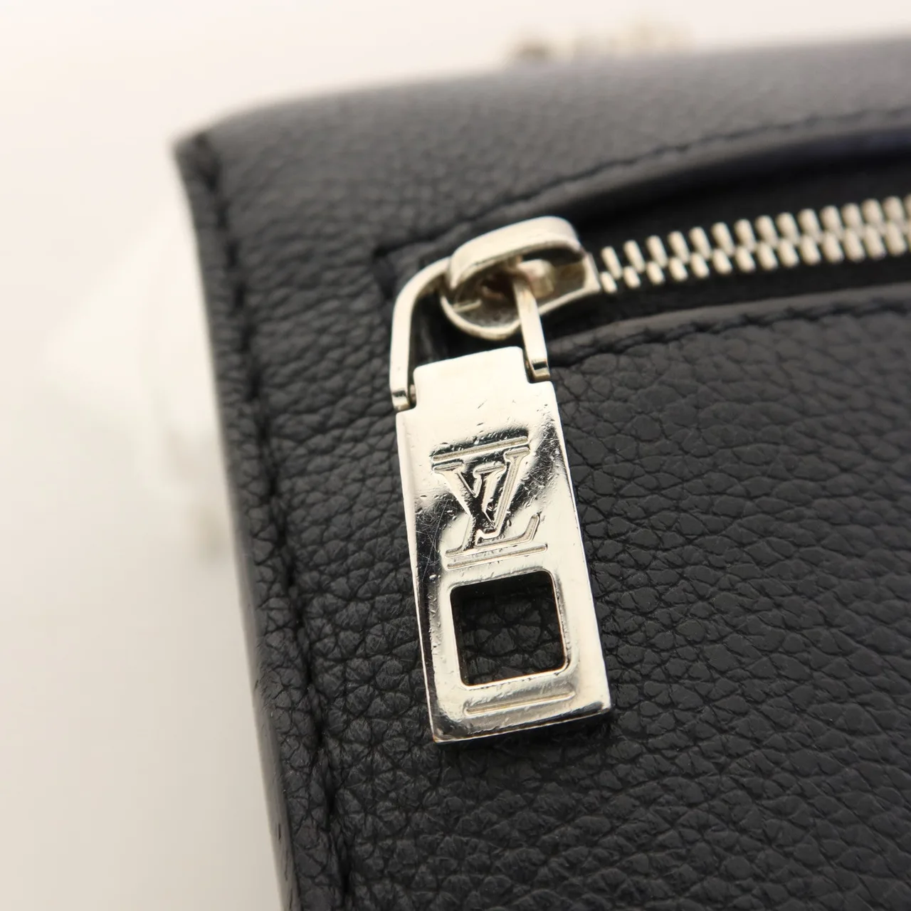 LOUIS VUITTON Lock Me M51418 肩背包 牛皮 黑色 / Black 牛皮 中古品B - 縮圖 16