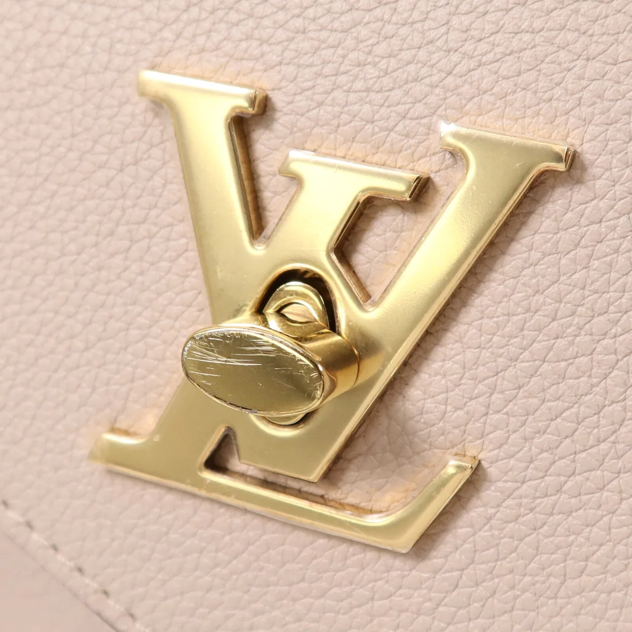 LOUIS VUITTON Lock Me M56137 Shoulder Bag Calfskin 米色 / Beige Calfskin Rank B - Thumbnail 9