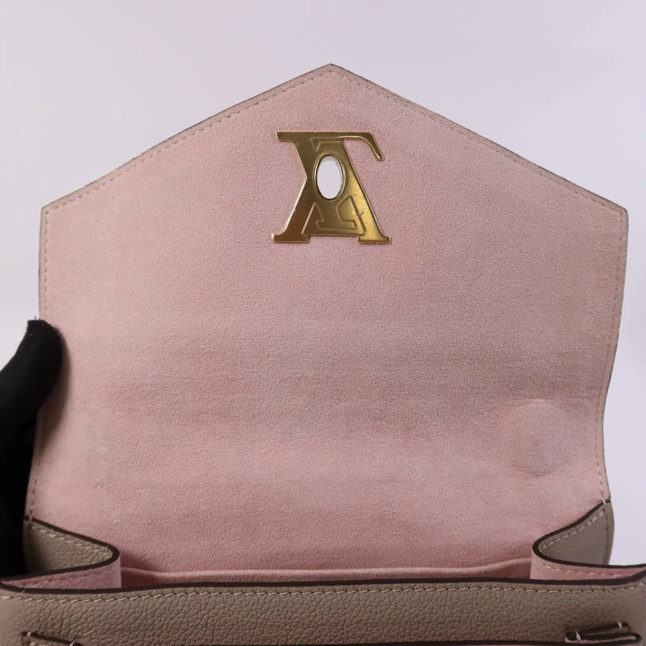 LOUIS VUITTON Lock Me M56137 Shoulder Bag Calfskin 米色 / Beige Calfskin Rank B - Thumbnail 11