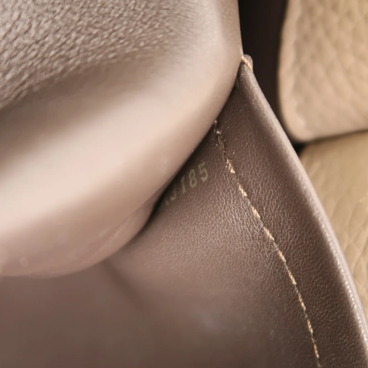 LOUIS VUITTON Capucines M48871 Shoulder Bag Calfskin 米色 / Beige Calfskin Rank B - Thumbnail 7