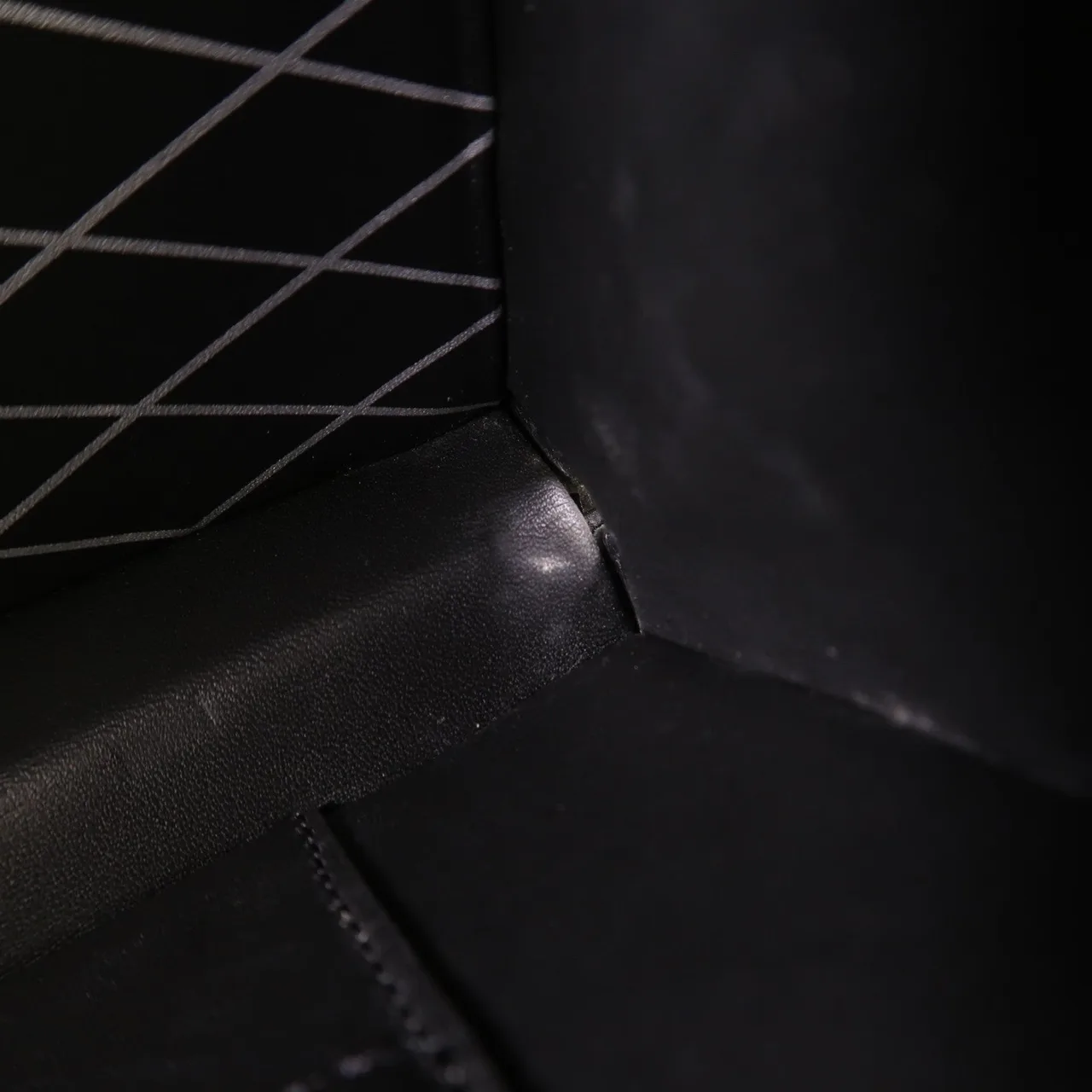 LOUIS VUITTON Petite Malle 肩背包 牛皮 黑色 牛皮 中古品A - 縮圖 6