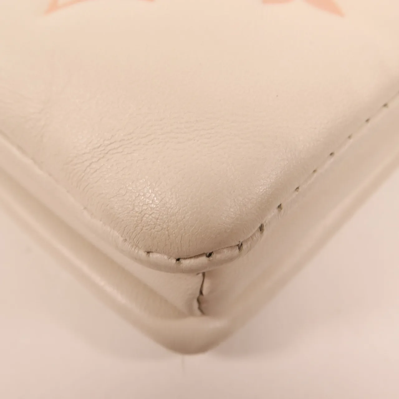 LOUIS VUITTON Coussin M22398 兩用包 羊皮 米色 / 粉色 / Cream 羊皮 中古品A - 縮圖 6