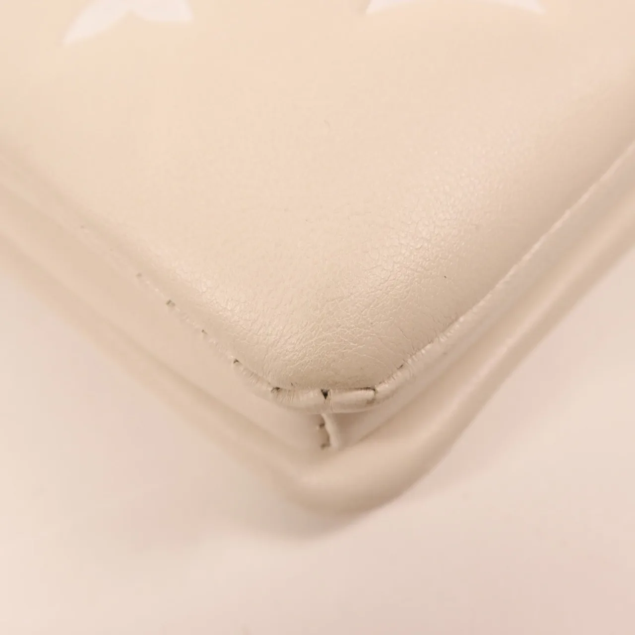 LOUIS VUITTON Coussin M22398 兩用包 羊皮 米色 / 粉色 / Cream 羊皮 中古品A - 縮圖 9