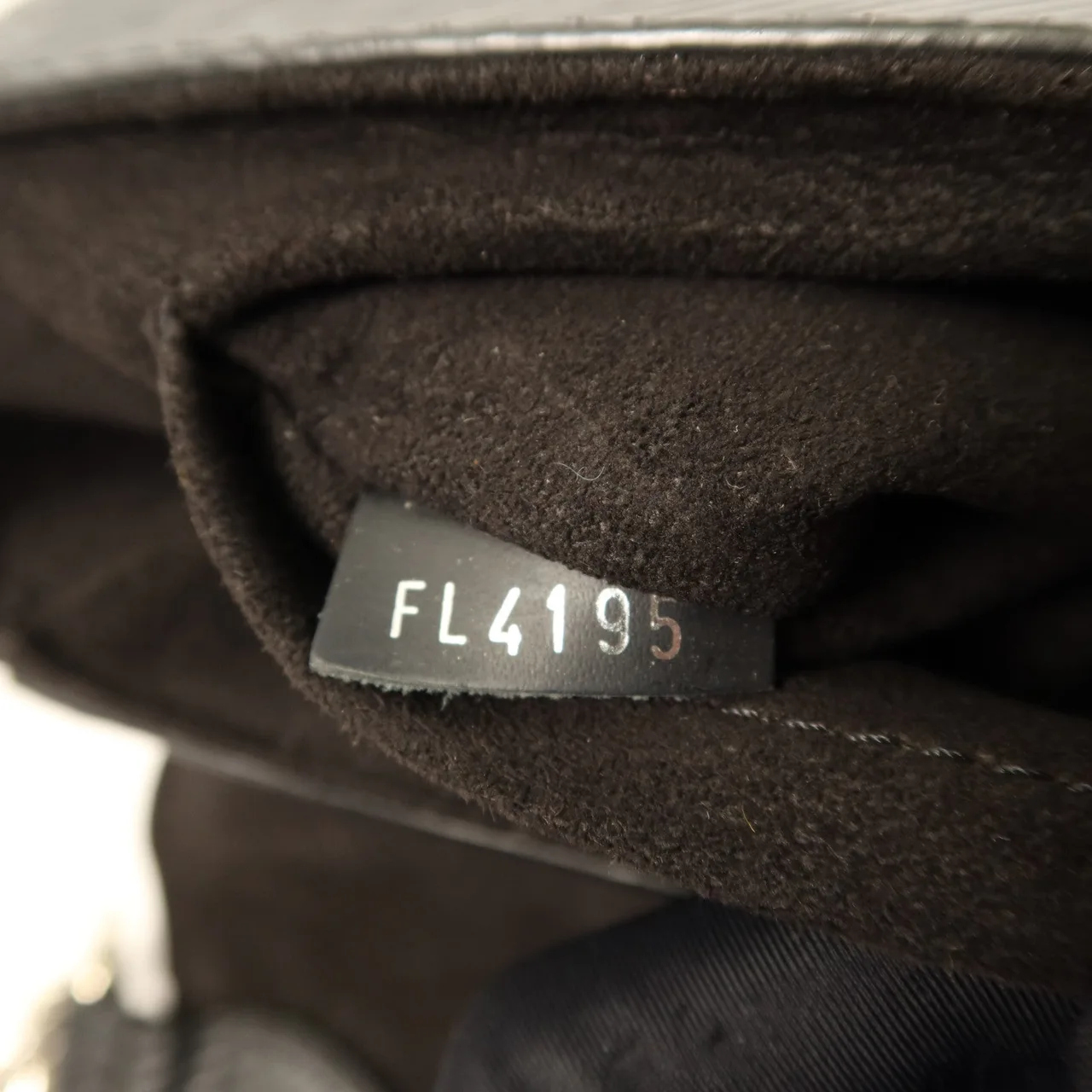 LOUIS VUITTON Twist M21110 Shoulder Bag Calfskin 黑色 Calfskin Rank B - Thumbnail 6