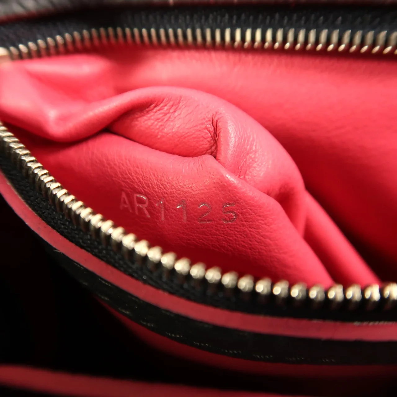 LOUIS VUITTON Capucines M94517 2-Way Bag Calfskin 黑色 Calfskin Rank B - Thumbnail 13