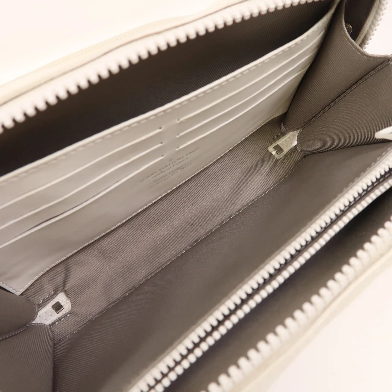 LOUIS VUITTON Soft Trunk M80146 Shoulder Bag Leather 白色 / White Leather Rank B - Thumbnail 5