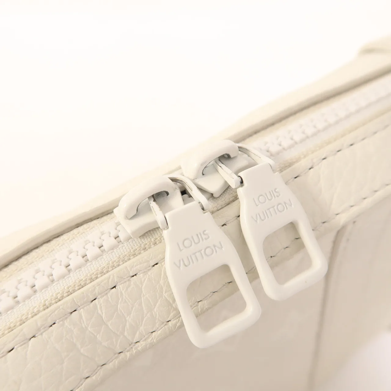 LOUIS VUITTON Soft Trunk M80146 Shoulder Bag Leather 白色 / White Leather Rank B - Thumbnail 14
