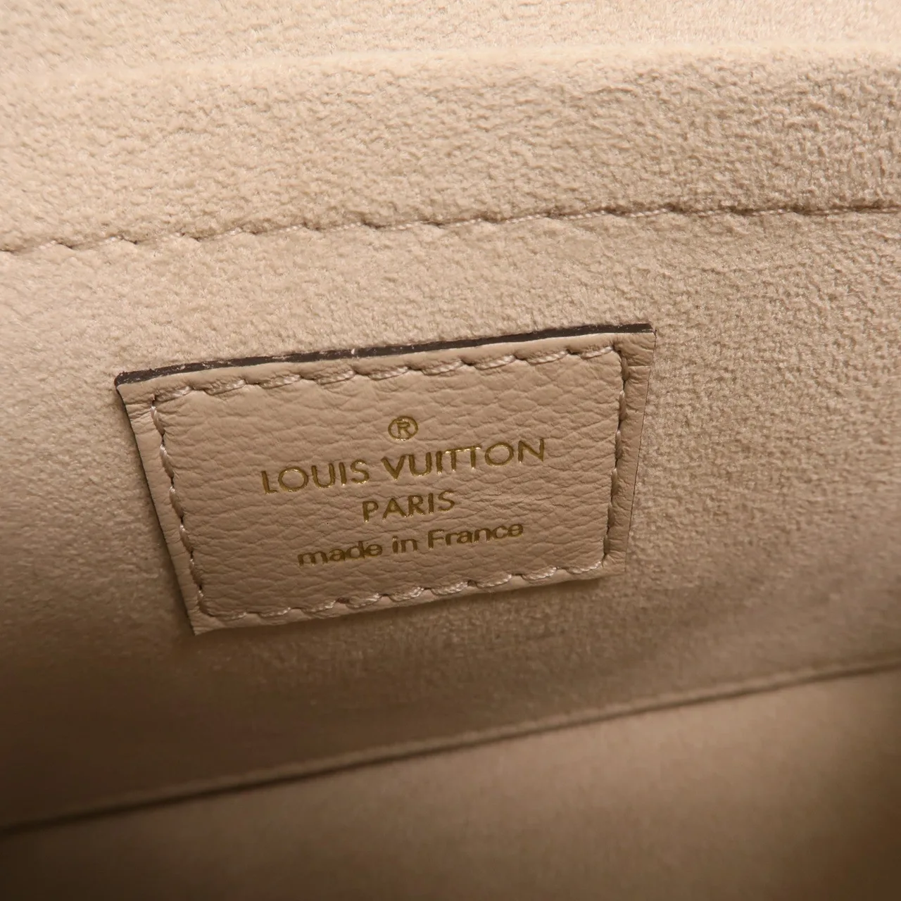 LOUIS VUITTON Lock Me M58554 2-Way Bag Calfskin 米色 / Light Grey Calfskin Rank A - Thumbnail 6