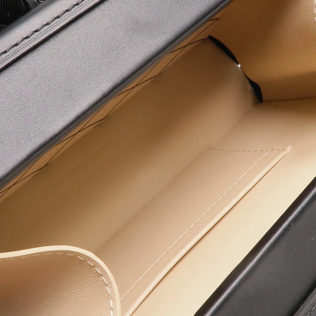 LOUIS VUITTON Petite Malle M59638 兩用包 羊皮 黑色 / 白色 羊皮 新品同様 - 縮圖 5