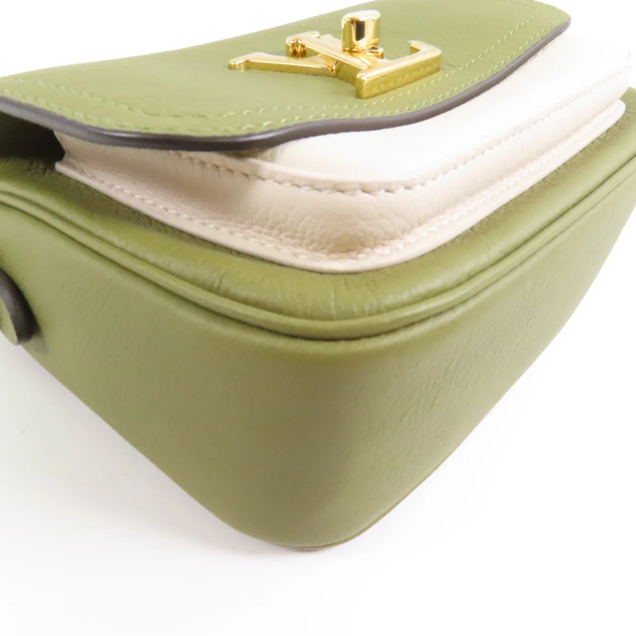 LOUIS VUITTON Lock Me M59731 兩用包 牛皮 綠色 / 白色 / Green/White 牛皮 新品同様 - 縮圖 5