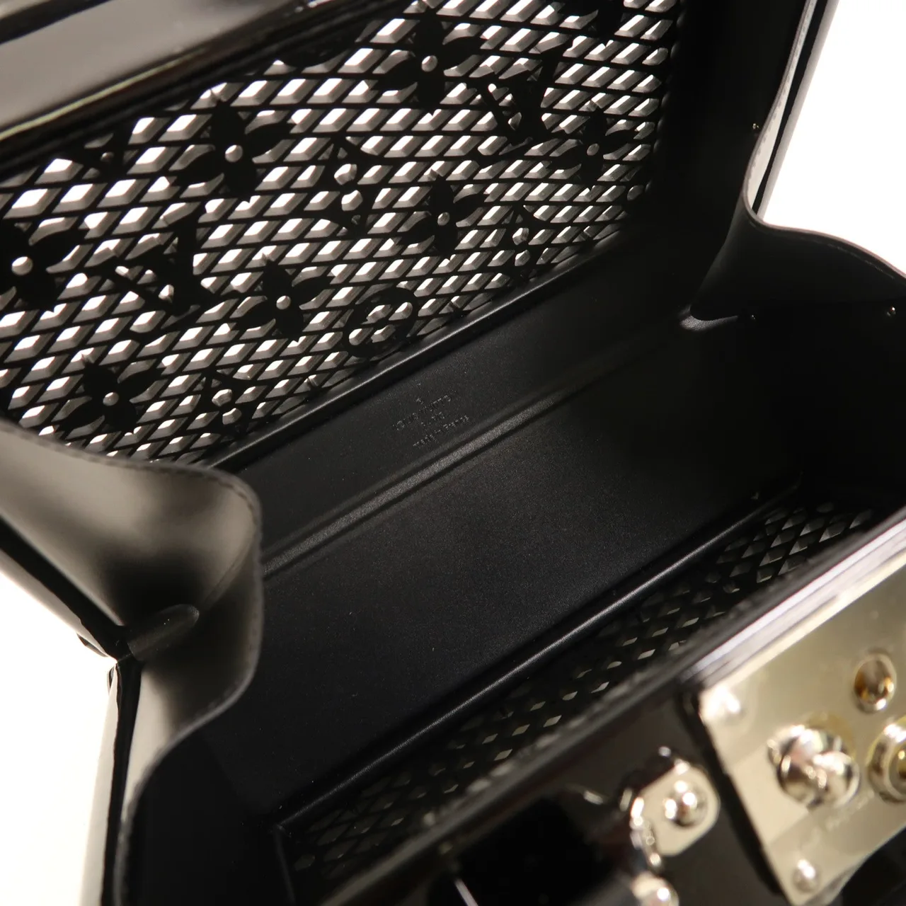 LOUIS VUITTON M20333 2-Way Bag Calfskin 黑色 / Black Calfskin Like New - Thumbnail 5