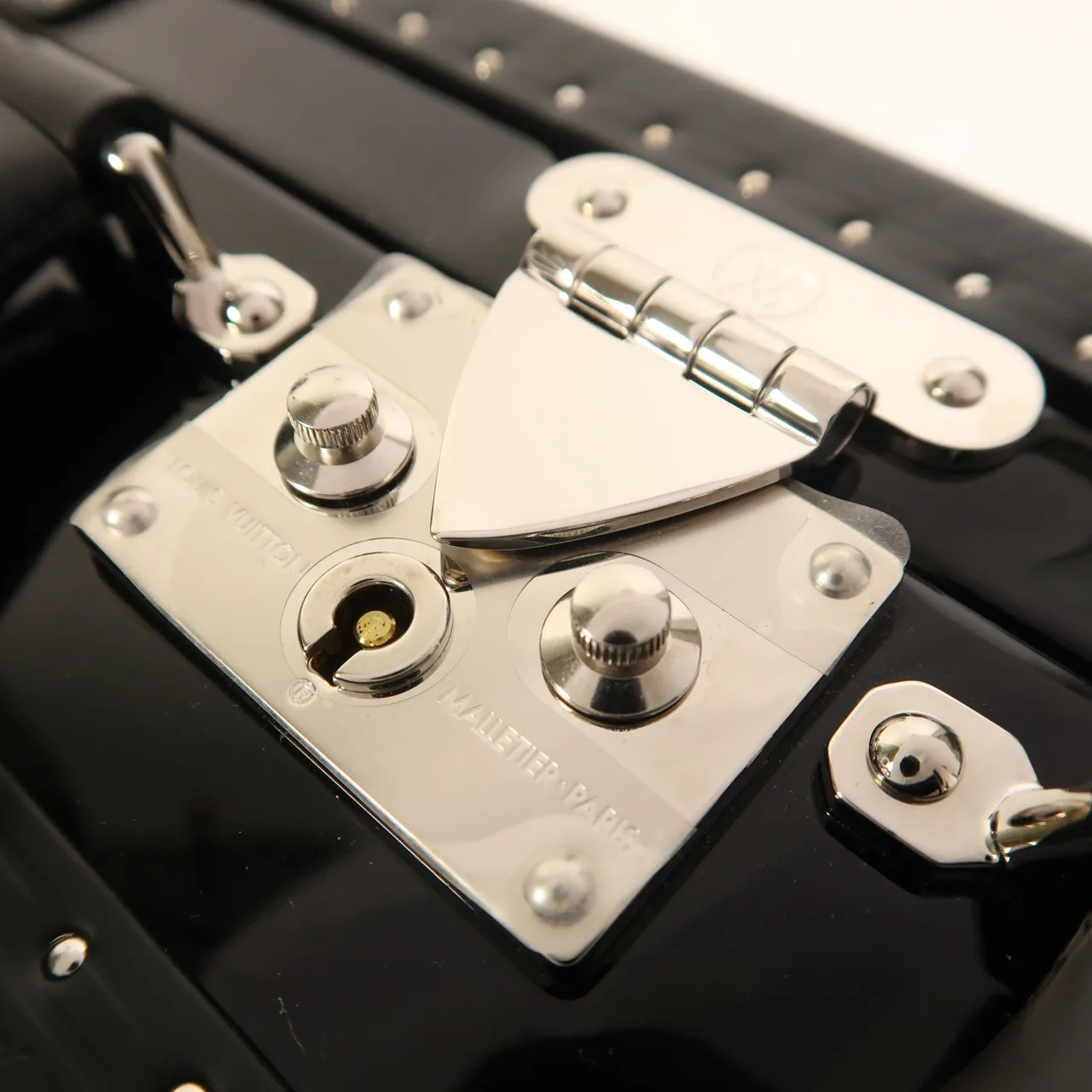 LOUIS VUITTON M20333 2-Way Bag Calfskin 黑色 / Black Calfskin Like New - Thumbnail 9