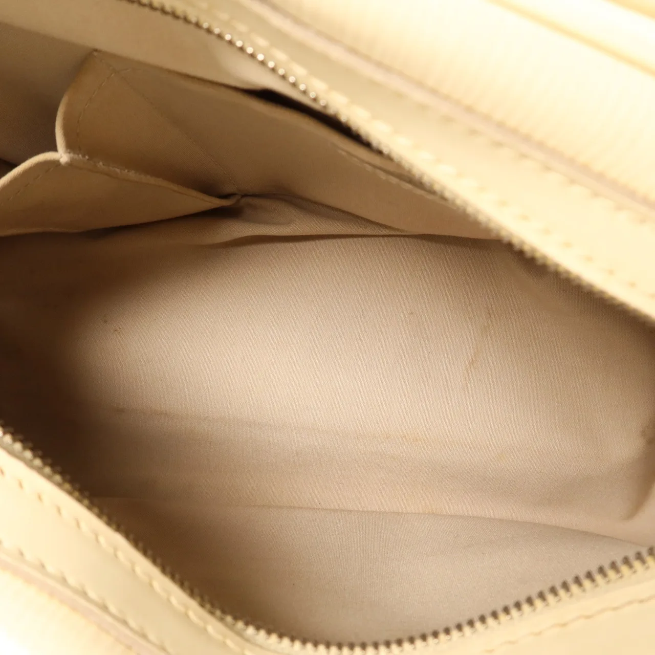 LOUIS VUITTON Montaigne M5932J Handbag Calfskin 白色 / Ivory Calfskin Rank B - Thumbnail 5