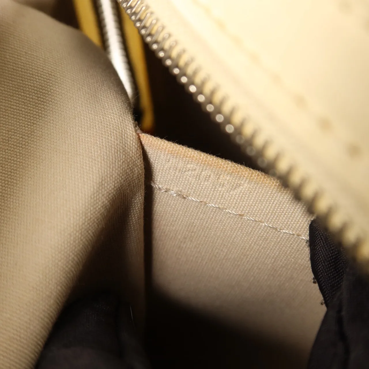 LOUIS VUITTON Montaigne M5932J Handbag Calfskin 白色 / Ivory Calfskin Rank B - Thumbnail 7