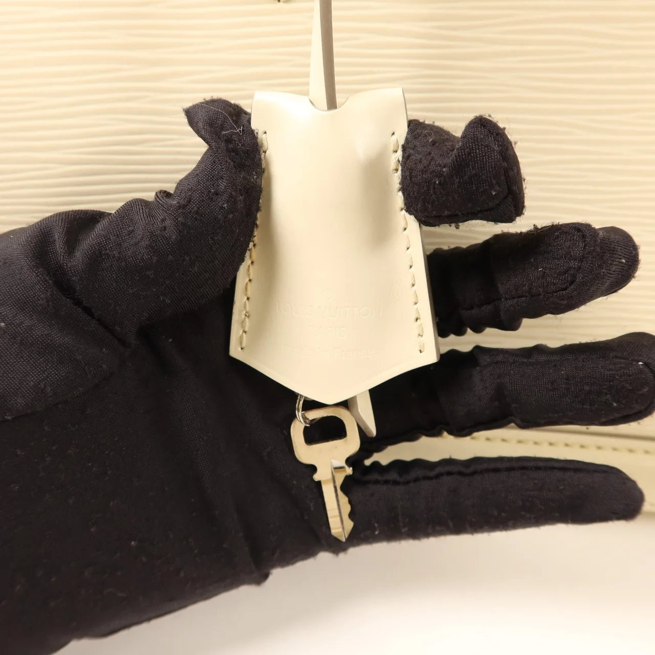 LOUIS VUITTON Montaigne M5932J Handbag Calfskin 白色 / Ivory Calfskin Rank B - Thumbnail 10