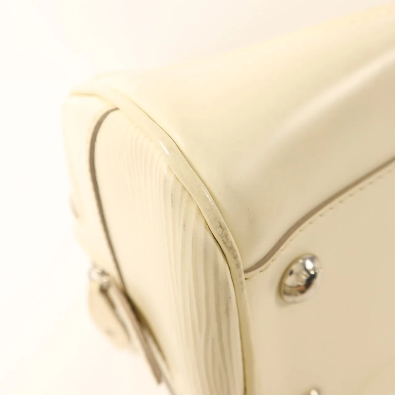 LOUIS VUITTON Montaigne M5932J Handbag Calfskin 白色 / Ivory Calfskin Rank B - Thumbnail 15