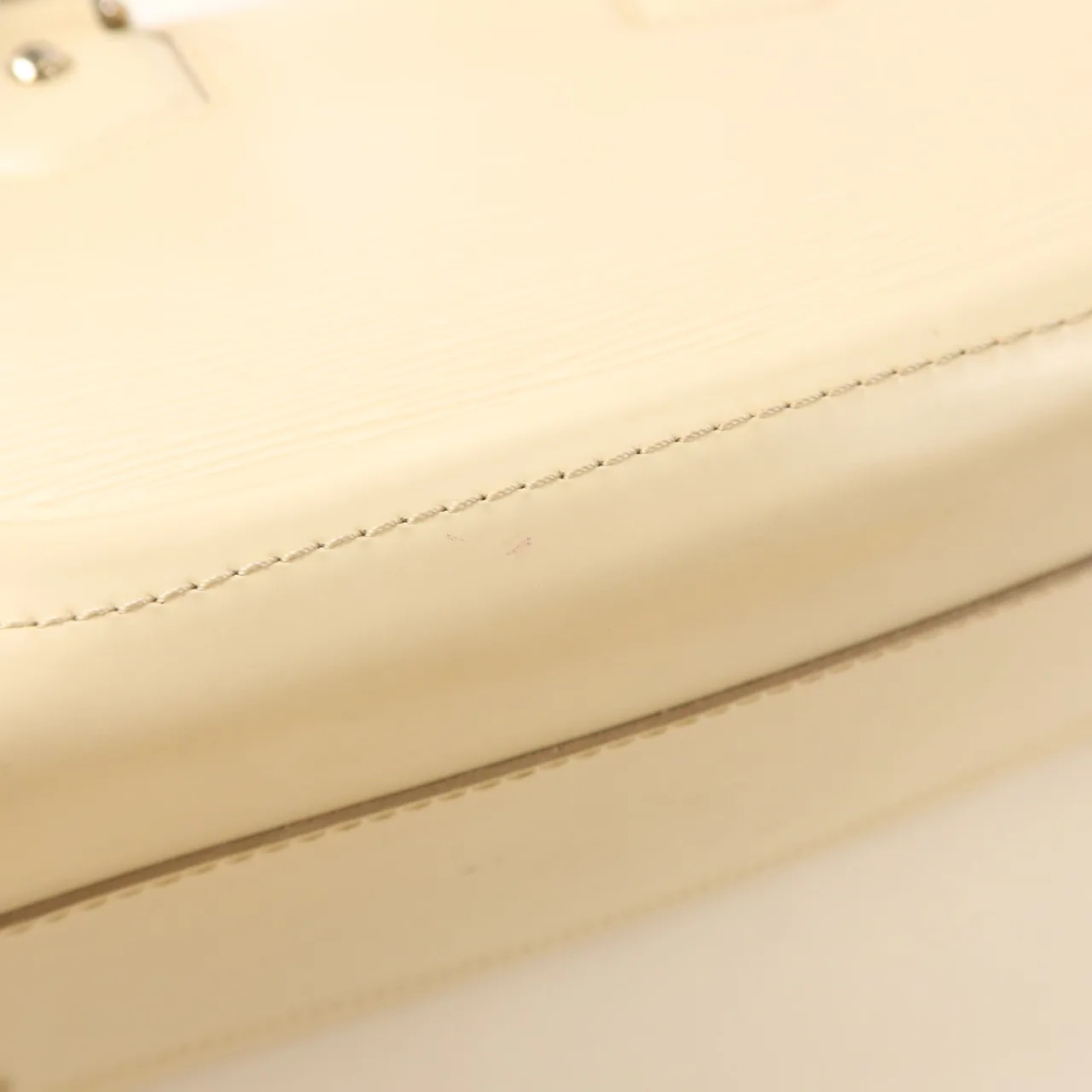 LOUIS VUITTON Montaigne M5932J Handbag Calfskin 白色 / Ivory Calfskin Rank B - Thumbnail 17