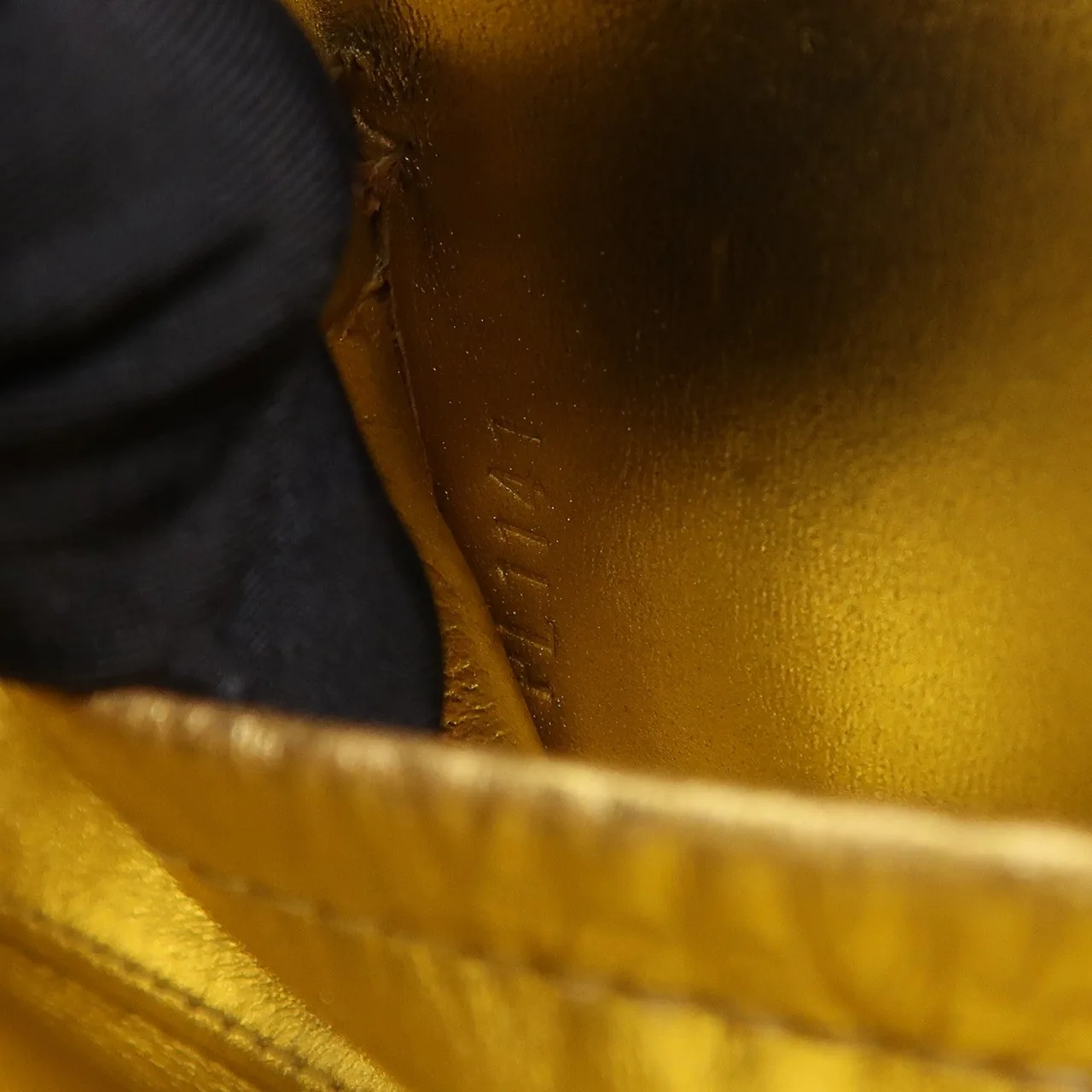 LOUIS VUITTON M97077 肩背包 牛皮 黑色 / Black 牛皮 中古品A - 縮圖 8