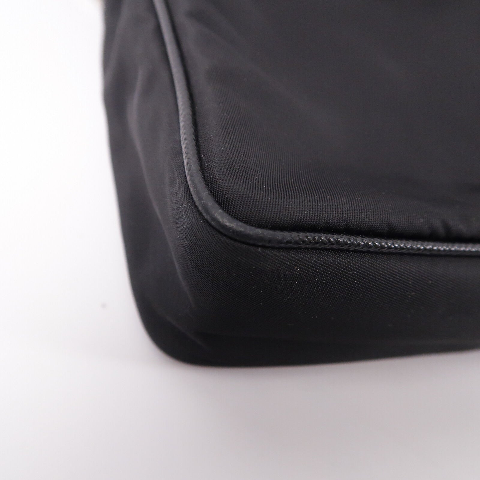 LOUIS VUITTON 2VH112 肩背包 尼龍 11