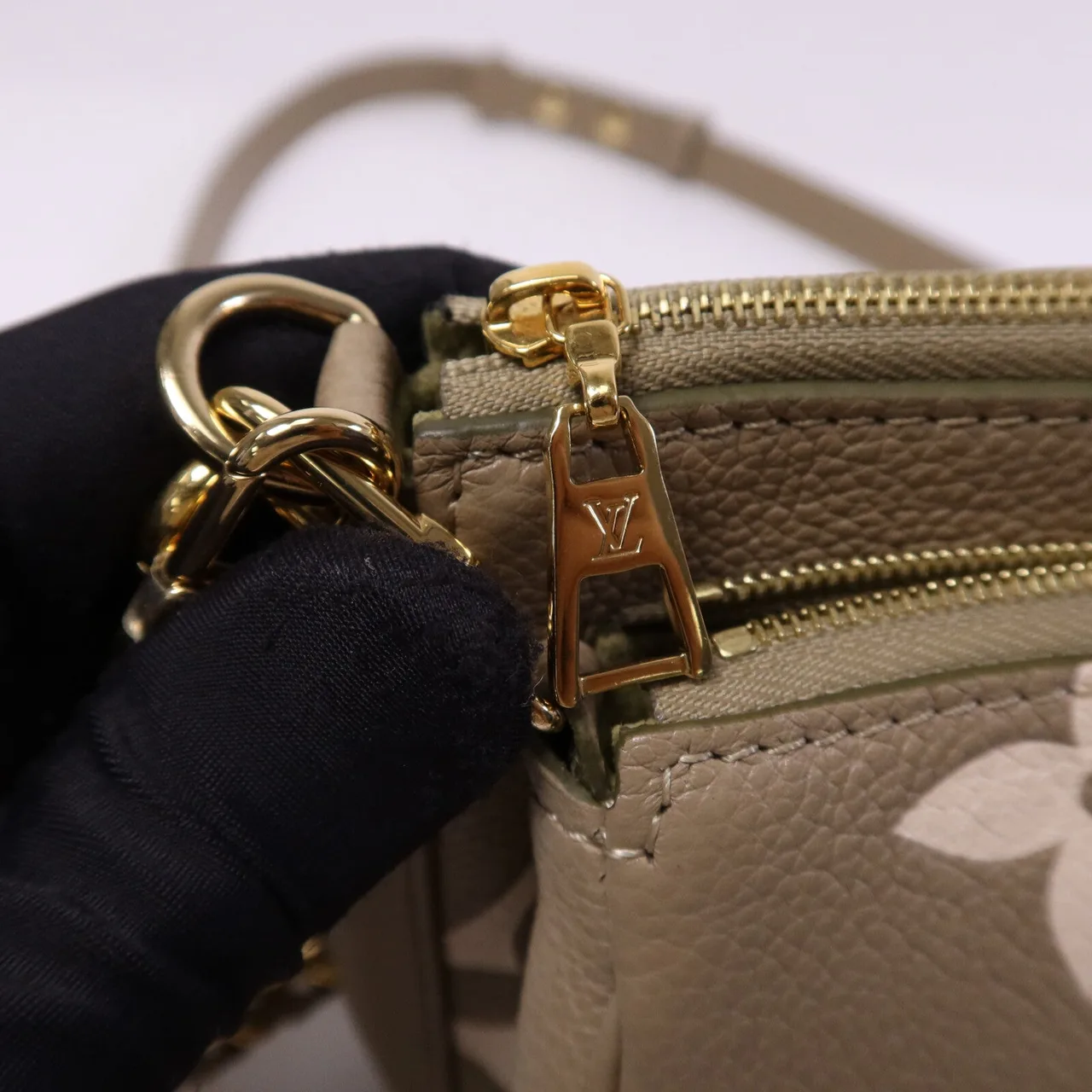 LOUIS VUITTON Multi Pochette M22670 2-Way Bag Calfskin 灰色 / Khaki Cream Calfskin Rank A - Thumbnail 7
