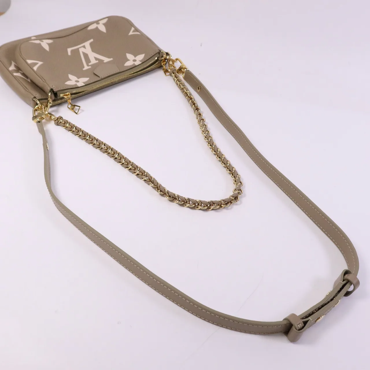 LOUIS VUITTON Multi Pochette M22670 2-Way Bag Calfskin 灰色 / Khaki Cream Calfskin Rank A - Thumbnail 8