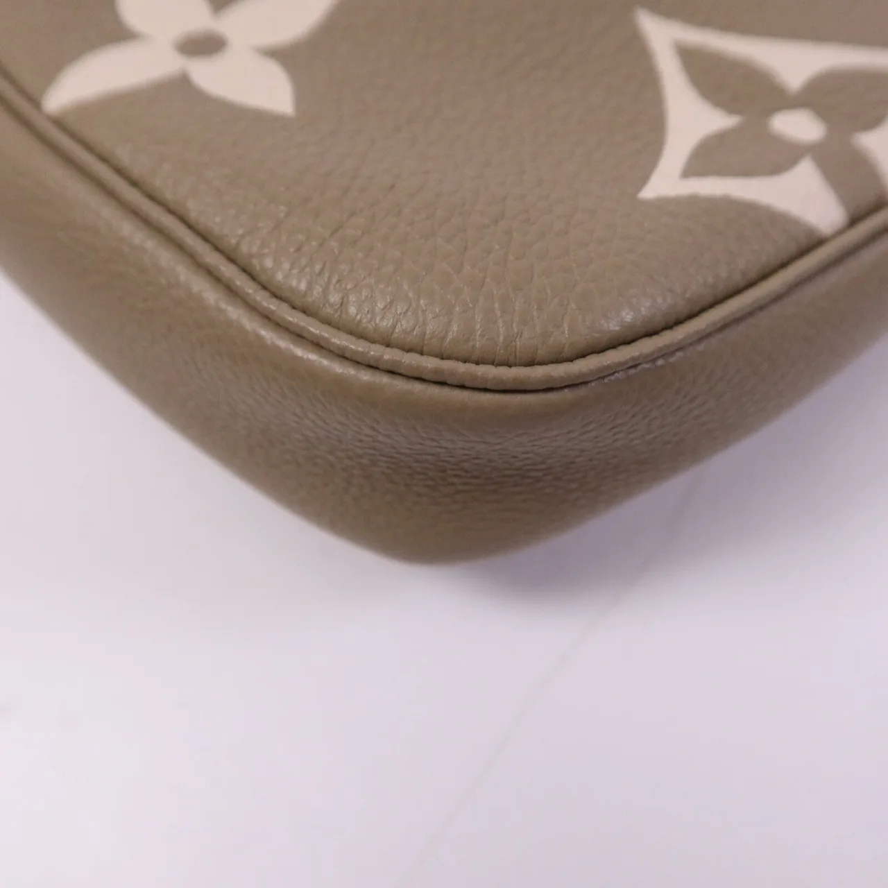LOUIS VUITTON Multi Pochette M22670 2-Way Bag Calfskin 灰色 / Khaki Cream Calfskin Rank A - Thumbnail 11