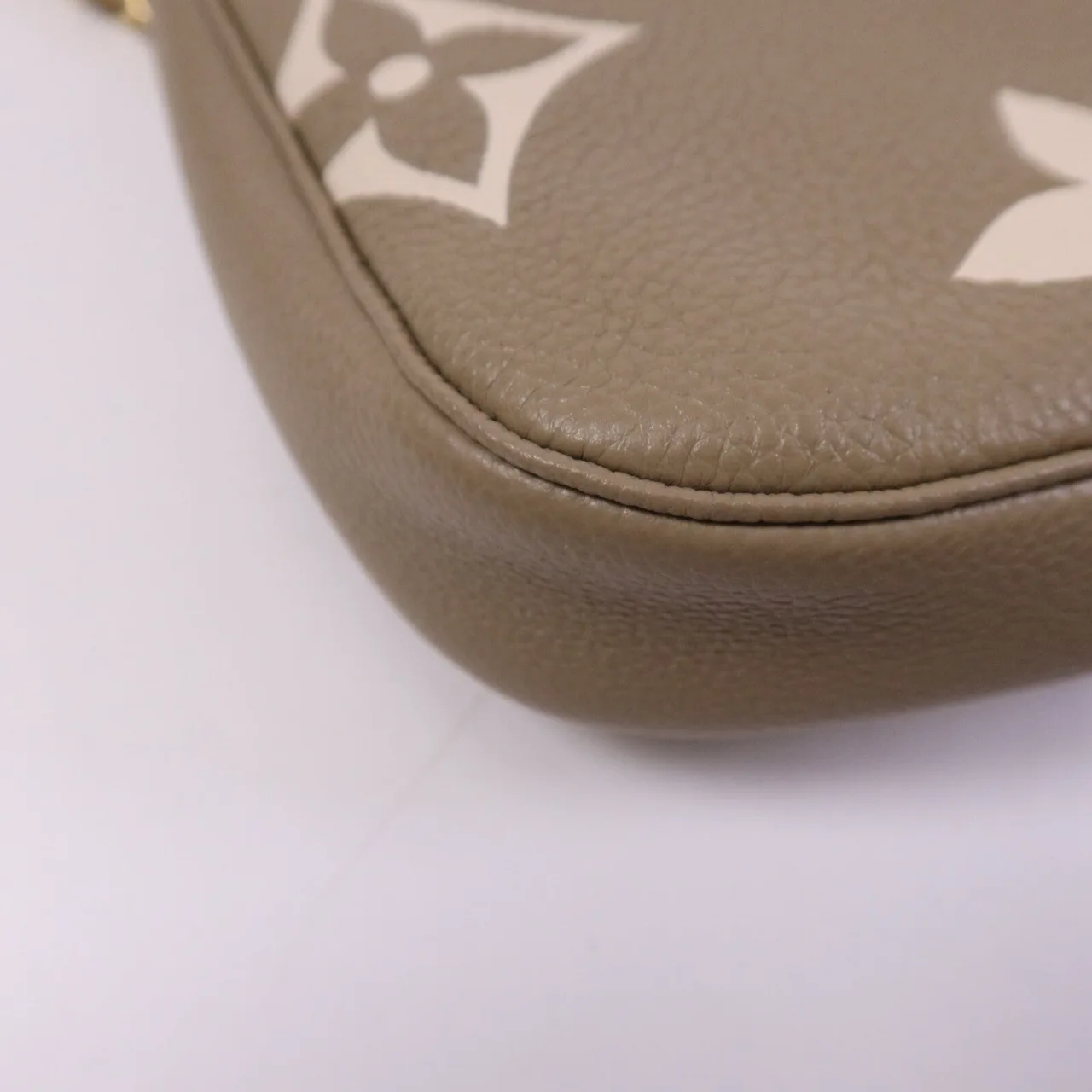 LOUIS VUITTON Multi Pochette M22670 2-Way Bag Calfskin 灰色 / Khaki Cream Calfskin Rank A - Thumbnail 12