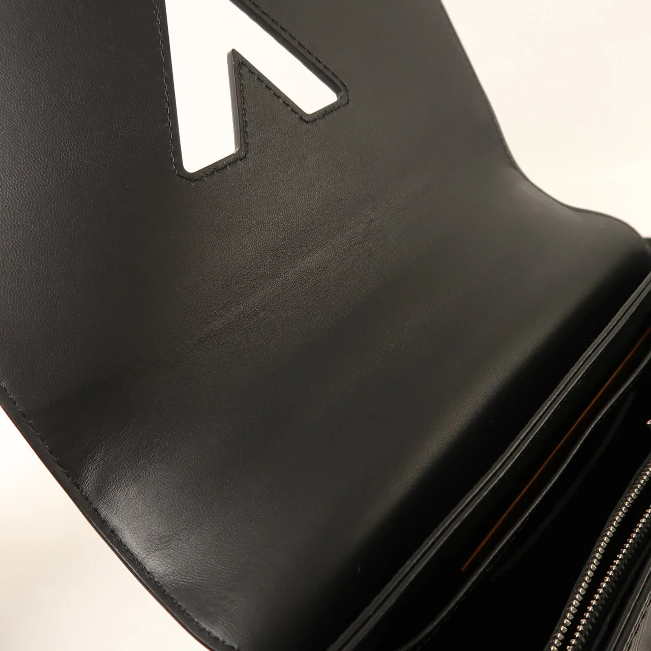 LOUIS VUITTON Twist M21110 Shoulder Bag Calfskin 黑色 / Black Calfskin Rank A - Thumbnail 16